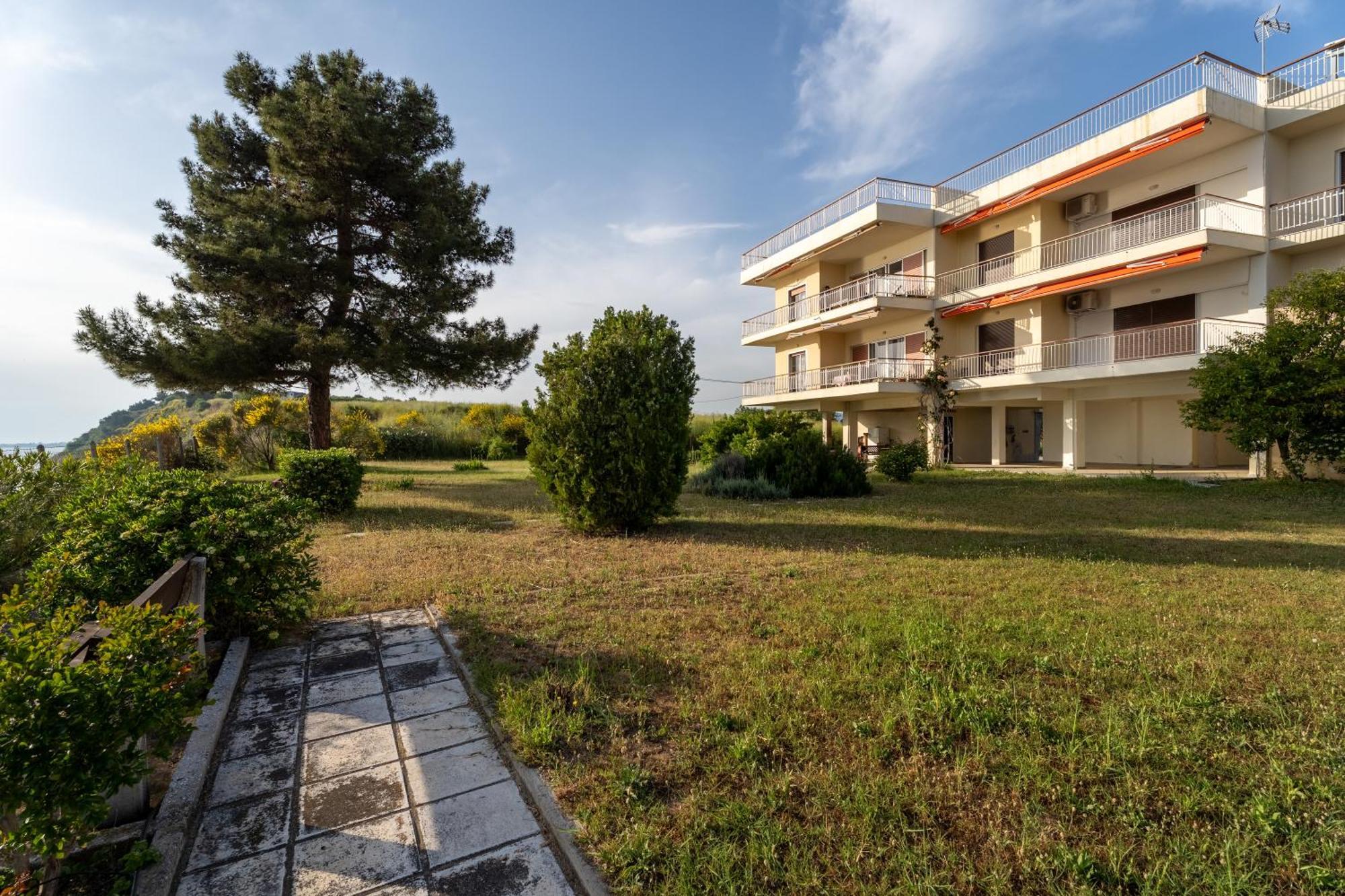 Sunshine House Offering Spectacular Views To Olymp A Apartamento Néa Iráklia Exterior foto