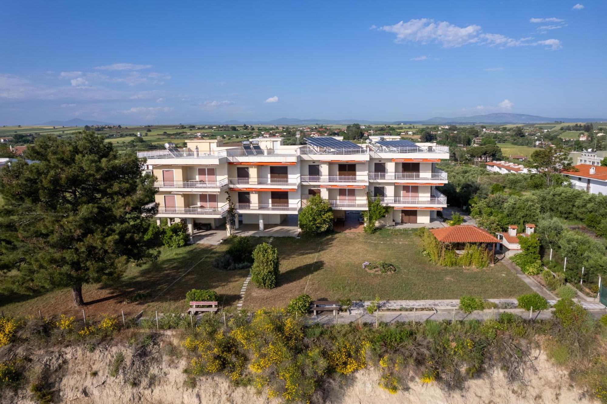 Sunshine House Offering Spectacular Views To Olymp A Apartamento Néa Iráklia Exterior foto