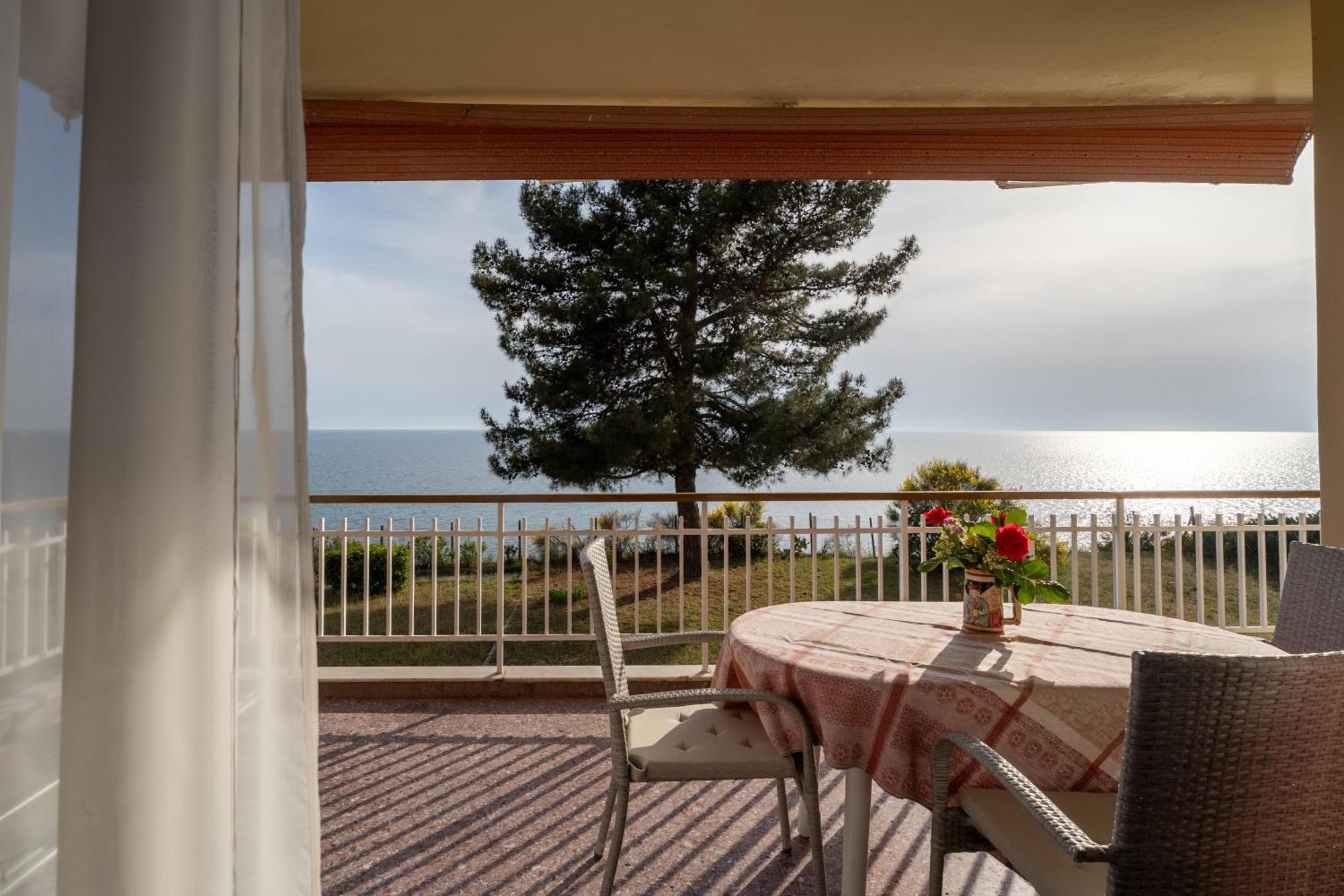 Sunshine House Offering Spectacular Views To Olymp A Apartamento Néa Iráklia Exterior foto