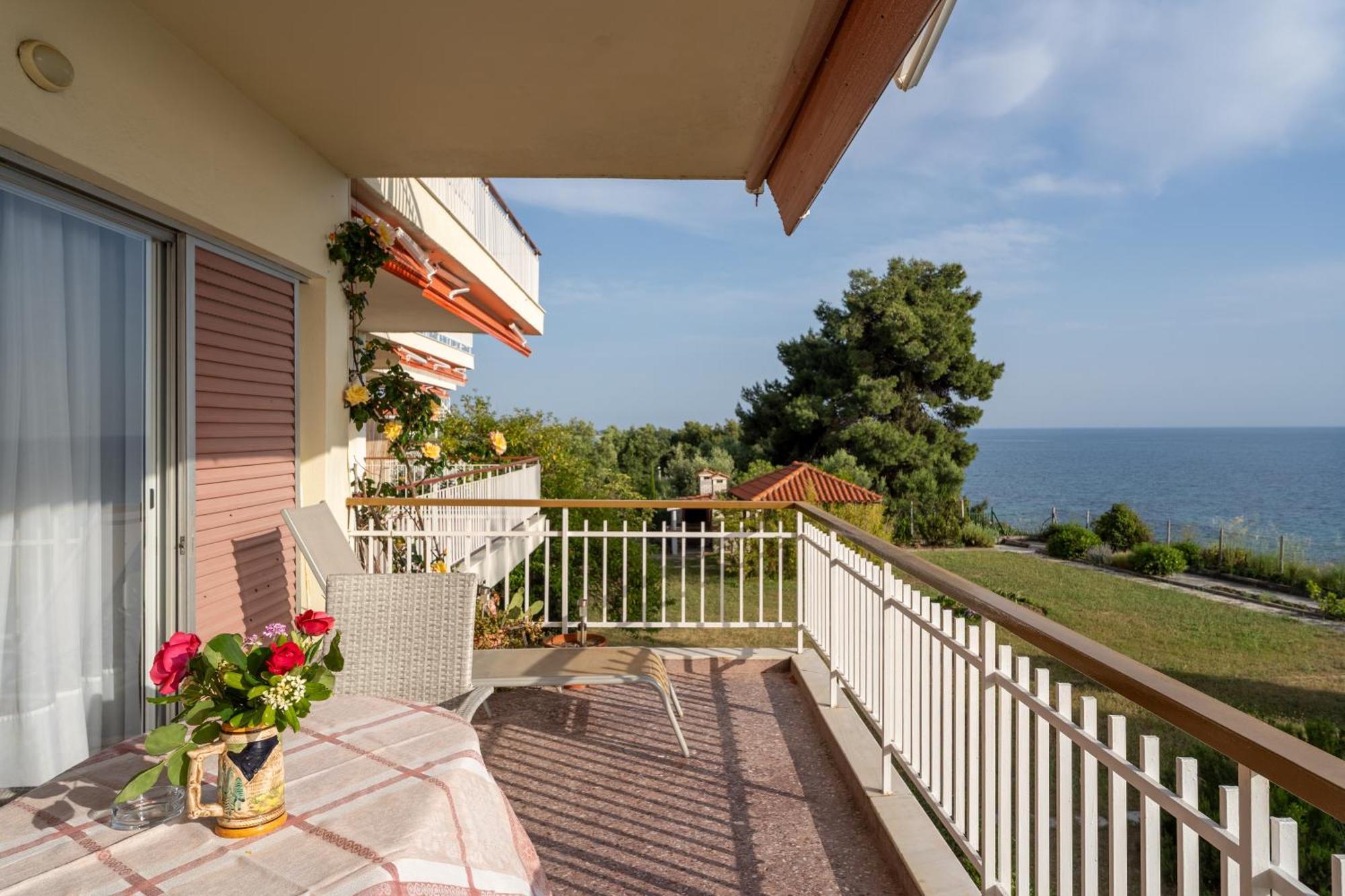 Sunshine House Offering Spectacular Views To Olymp A Apartamento Néa Iráklia Exterior foto